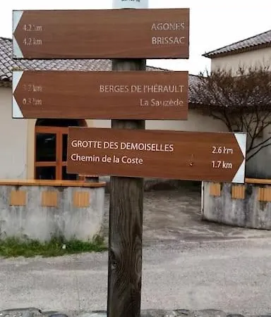 Maison De Village Au Bord De L'eau