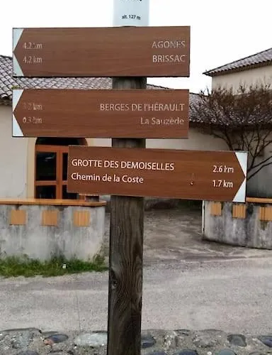 Maison De Village Au Bord De L'eau