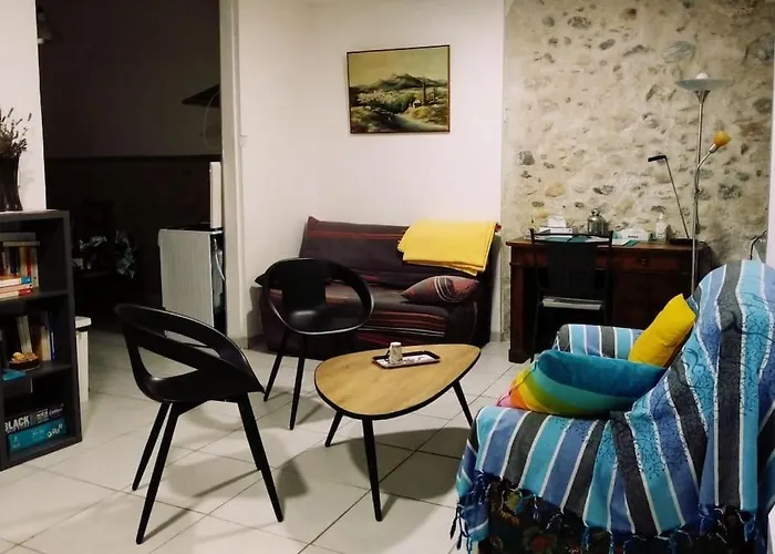 Maison De Village Au Bord De L'eau