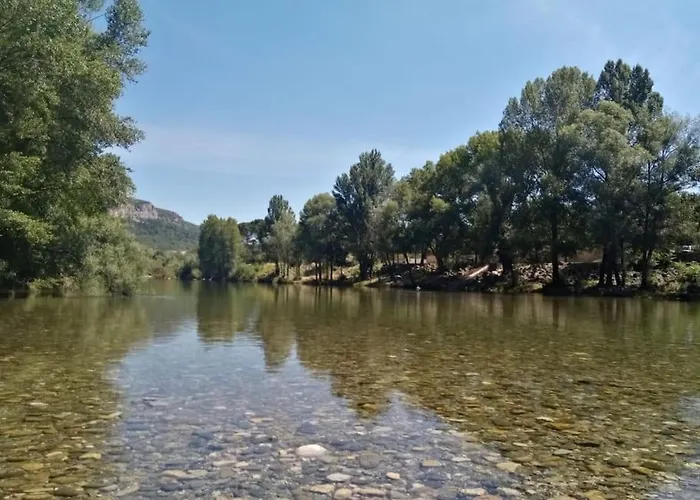 Сasa de vacaciones Maison De Village Au Bord De L'eau Saint-Bauzille-de-Putois